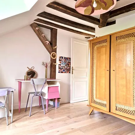 Beautiful View On Garden And Paris Eiffel Tower Near Transport Paris * Meudon