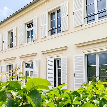 Beautiful View On Garden And Paris Eiffel Tower Near Transport Paris Lejlighed *